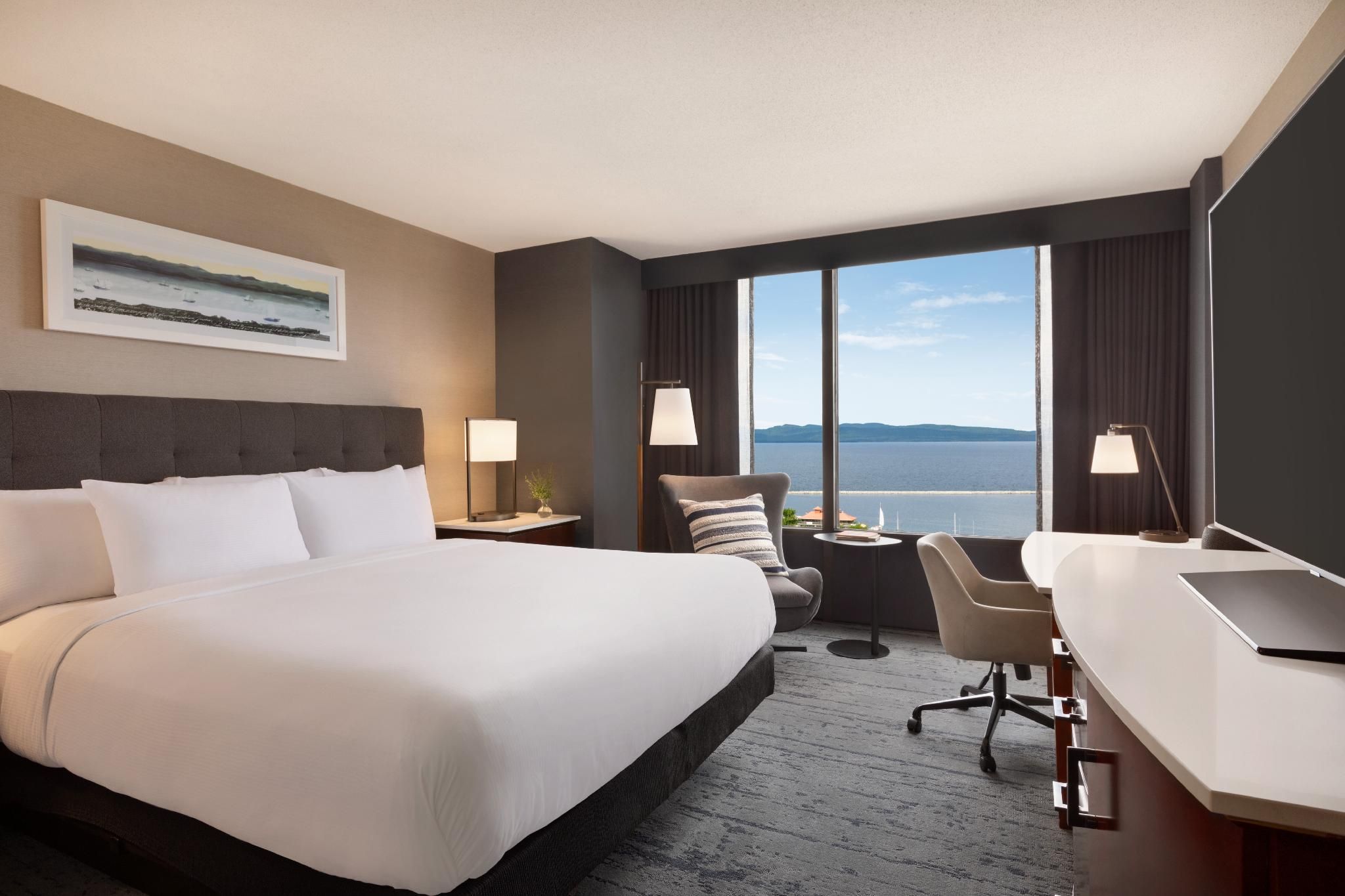 1 King Premium Lake View