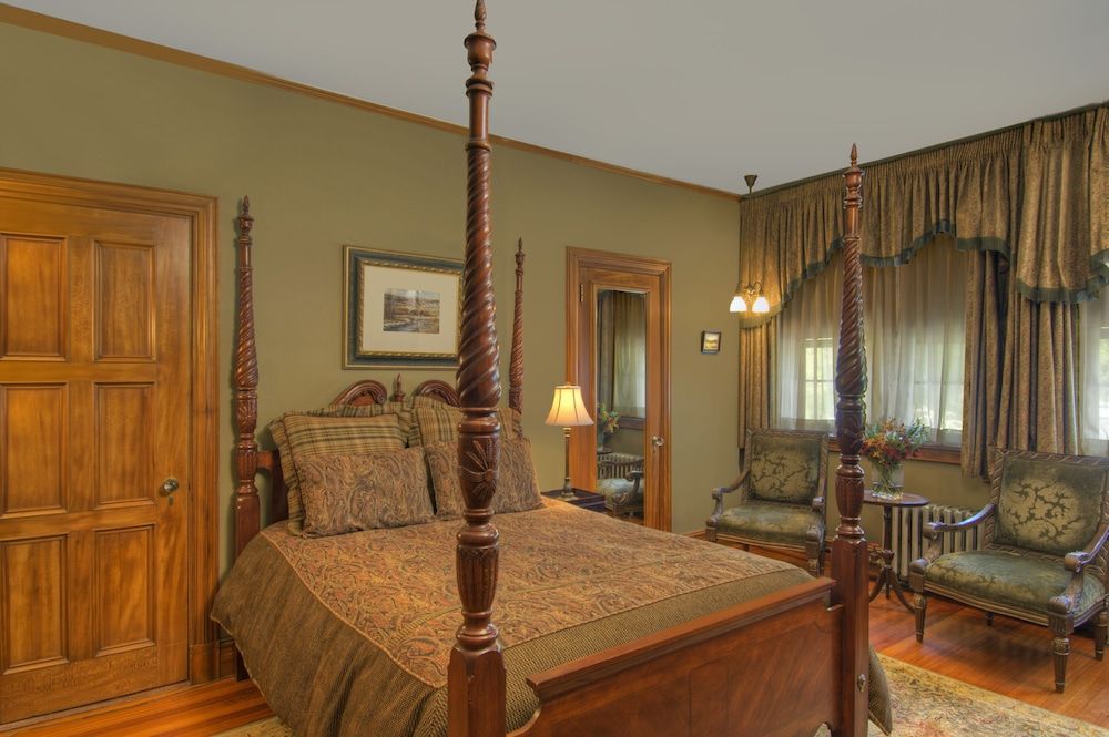 Castle Queen Room