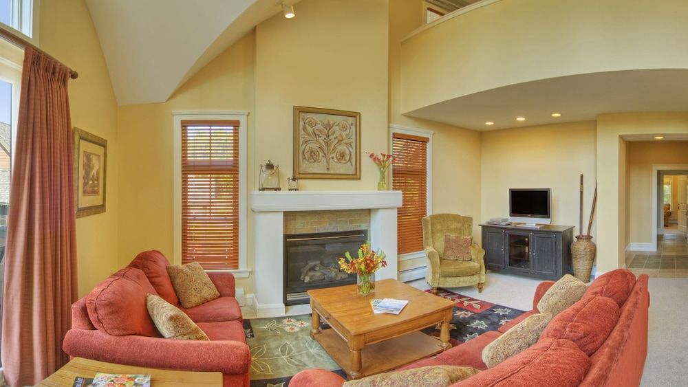 Condo, 2 Bedrooms (1 king bed 1 queen bed 2 sofa beds)