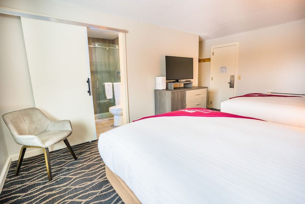 Superior Room, 2 Queen Beds, Bathtub