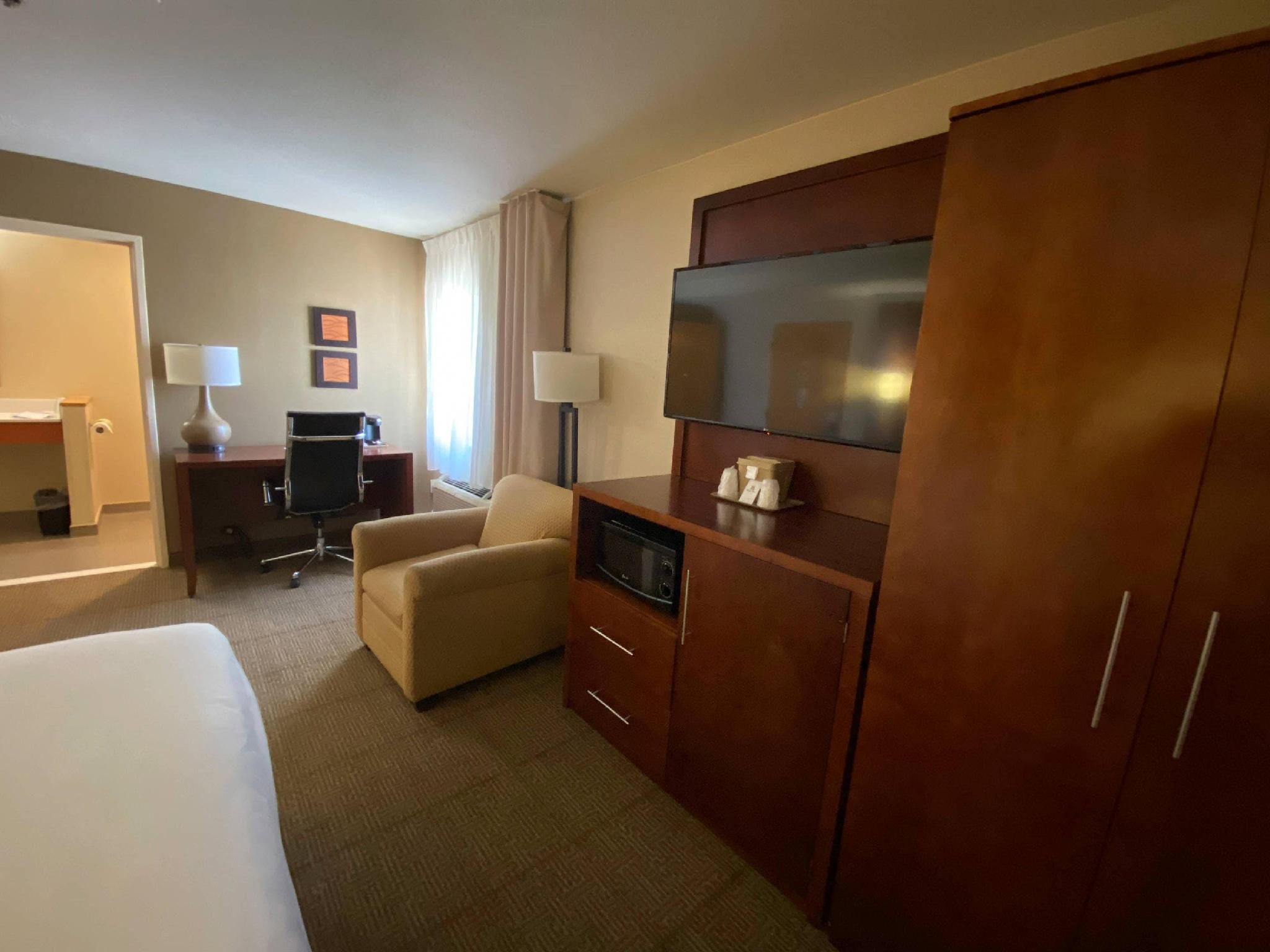 1 Queen Bed, Nonsmoking, Accessible