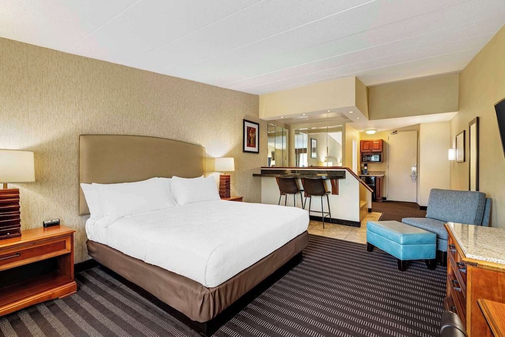 Suite, 1 King Bed, Non Smoking, Jetted Tub
