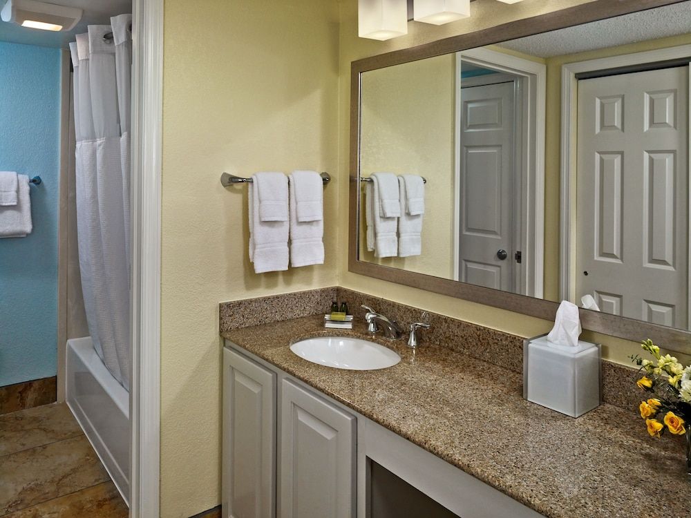 Sonesta ES Suites Burlington VT Studio Suite, 1 Queen Bed, Accessible, Fireplace (Kitchen, Mobility, Tub) 4