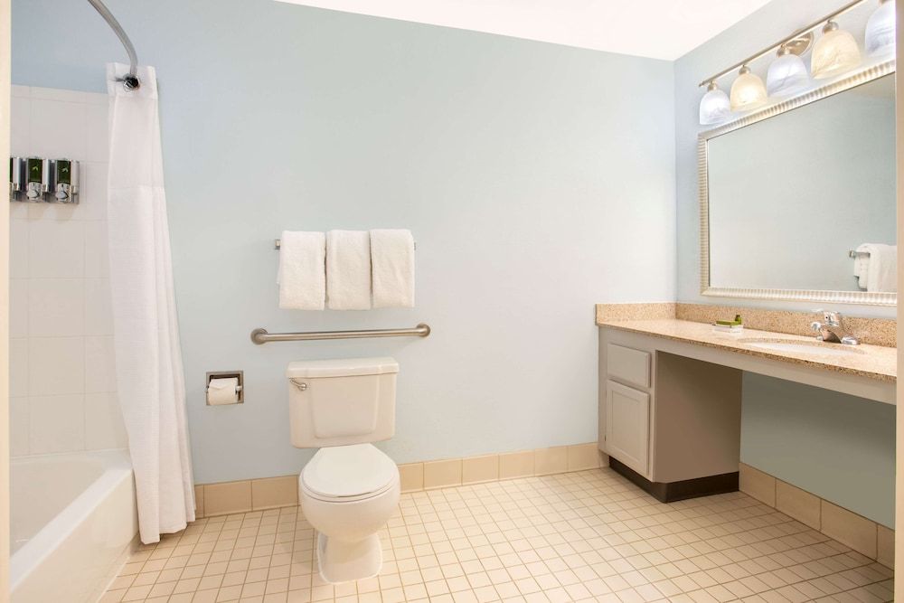 Sonesta ES Suites Burlington VT Studio Suite, 1 Queen Bed, Accessible, Fireplace (Kitchen, Mobility, Tub) 6