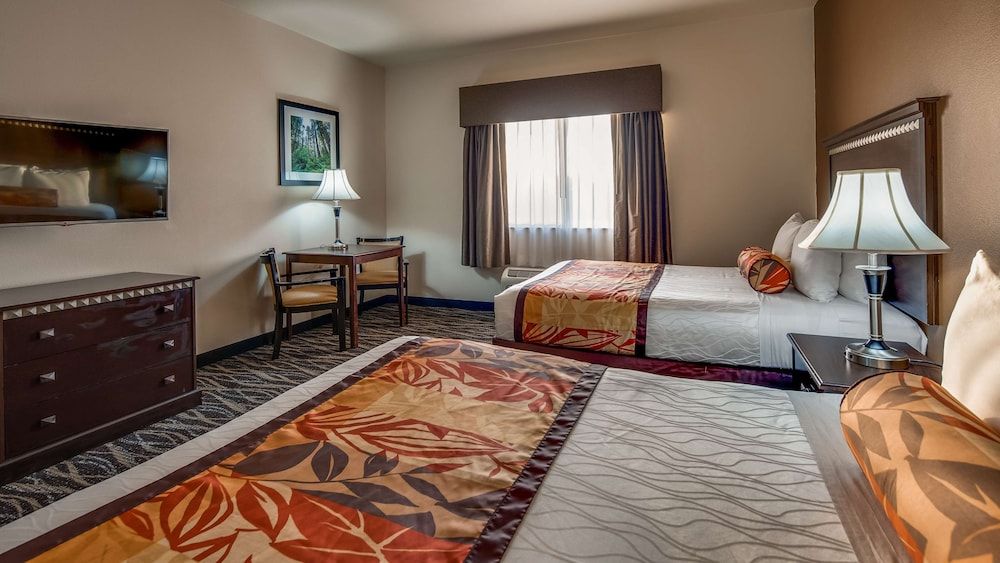 Best Western Plus Battle Ground Inn & Suites Standard Room, 2 Queen Beds, Accessible, Refrigerator & Microwave