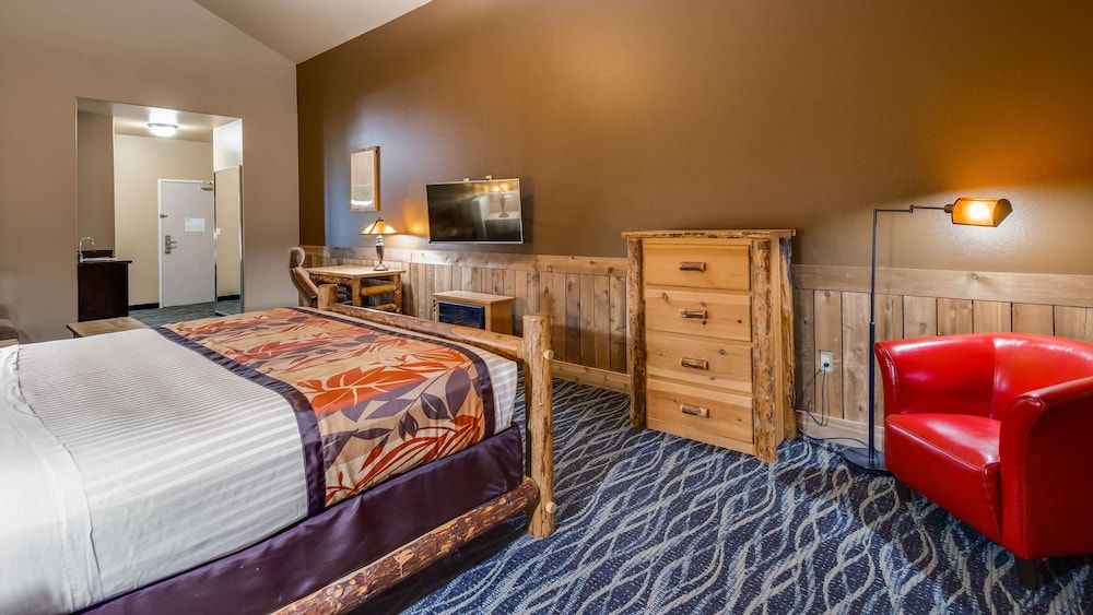 Standard Room, 1 King Bed, Non Smoking, Refrigerator & Microwave (Theme Room)