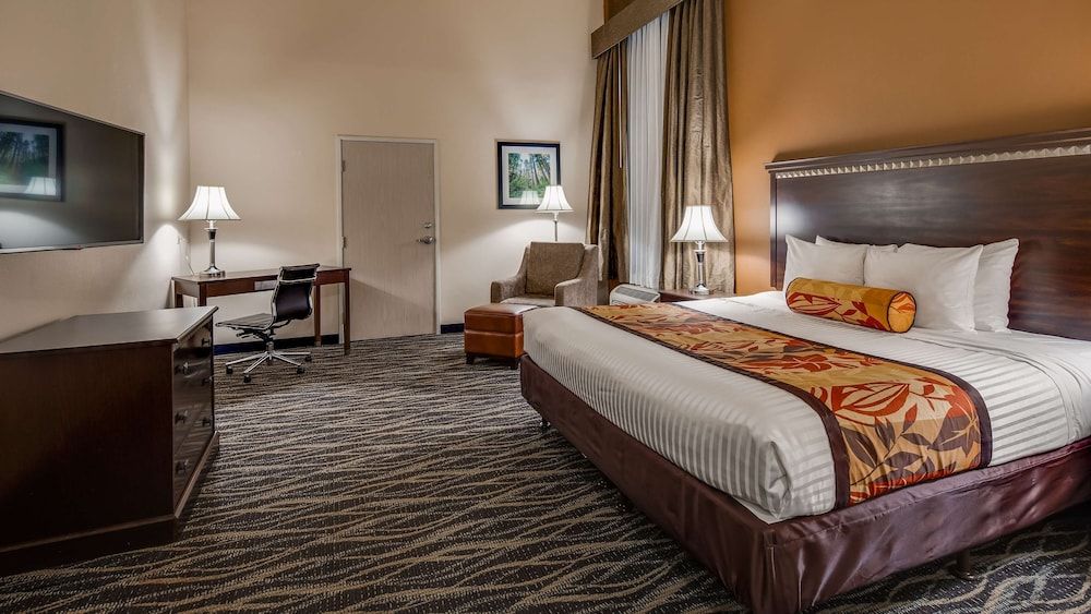 Best Western Plus Battle Ground Inn & Suites Suite, 1 King Bed, Non Smoking, Refrigerator & Microwave (Theme Room;with Sofabed)