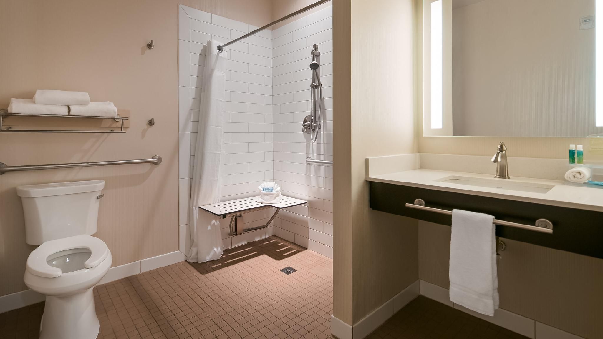 1 King Standard Communication Accessible Roll Shower