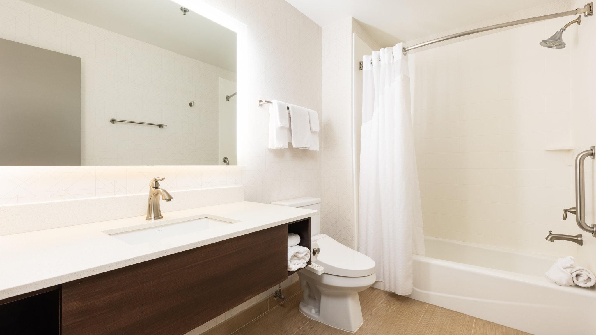 1 King Standard Extra Floor Space