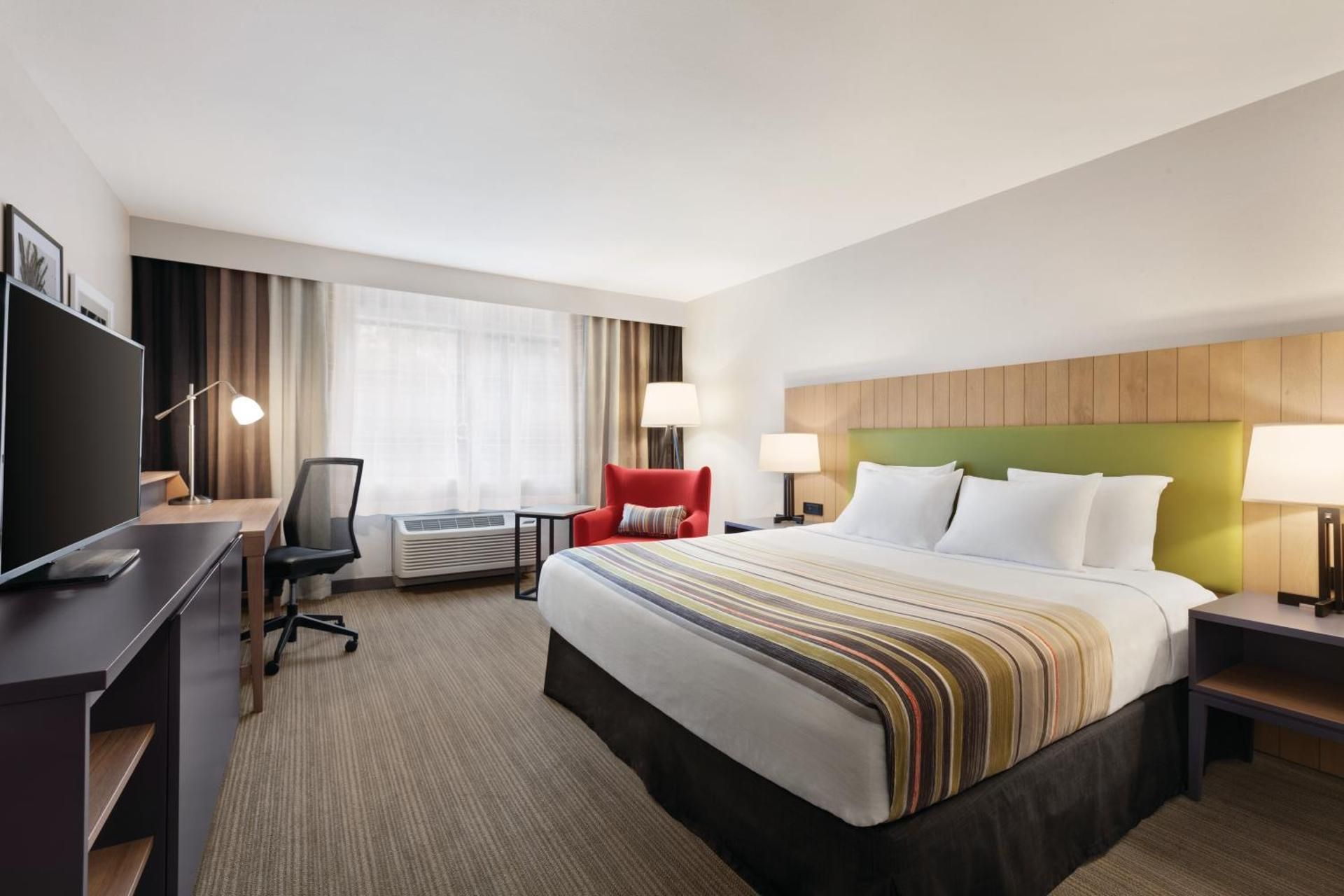 1 King Bed, Nonsmoking, Upgrade