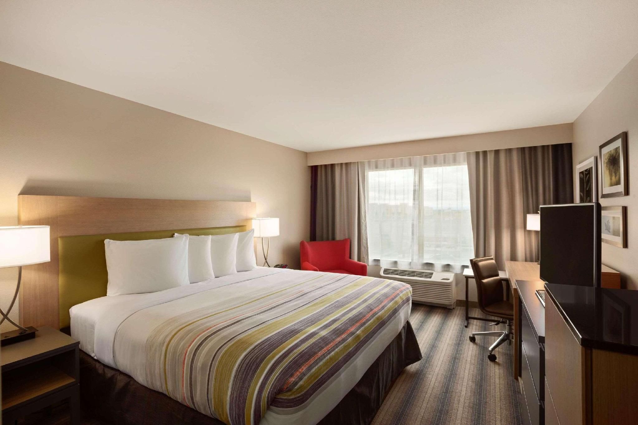 1 King Bed, Nonsmoking, Upgrade
