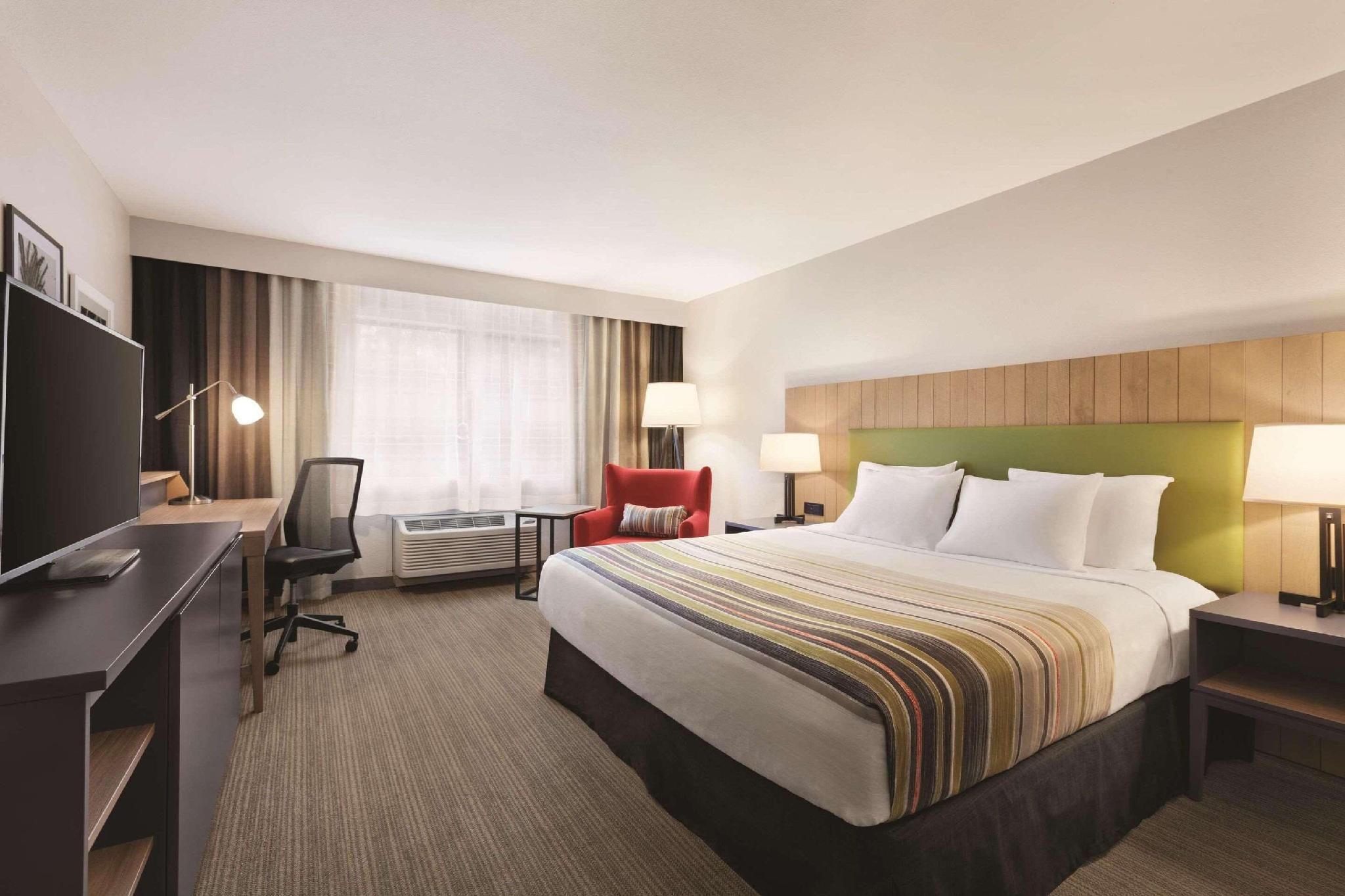 1 King Bed, Nonsmoking, Efficiency