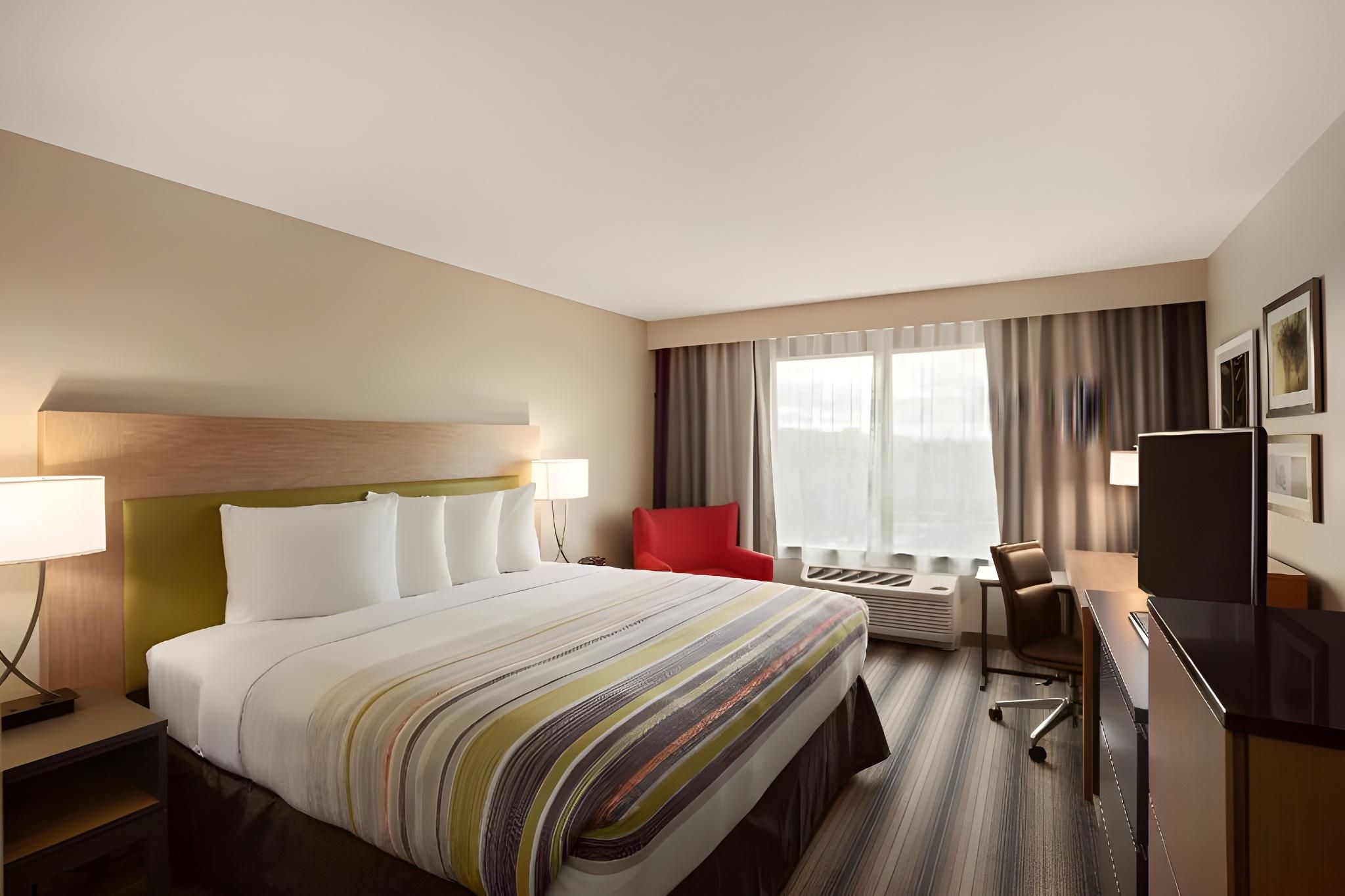 1 King Bed, Suite, Nonsmoking