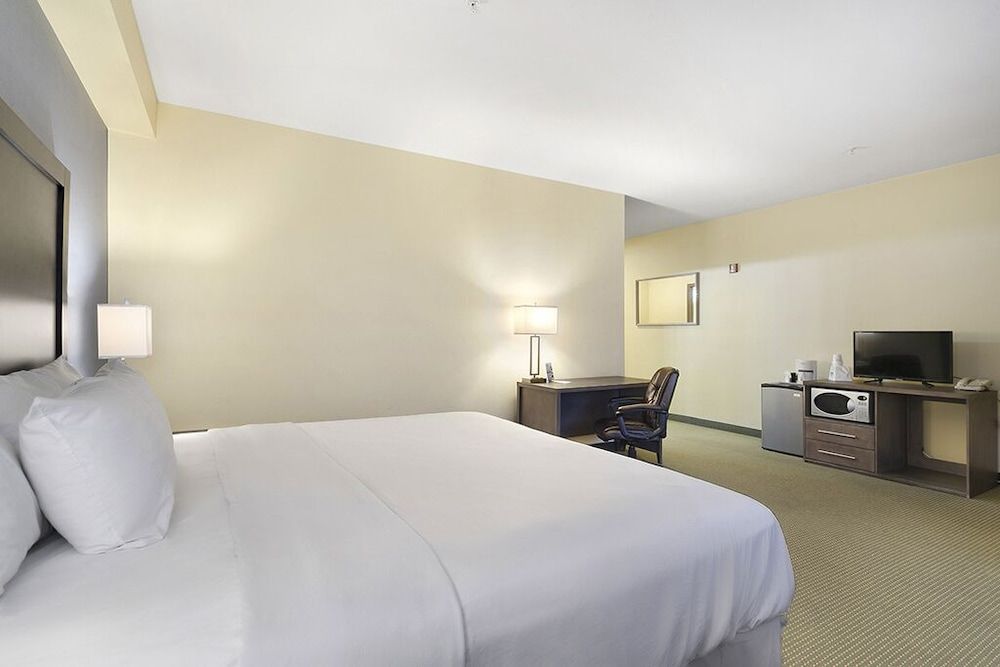 Suite, 1 King Bed, Non Smoking