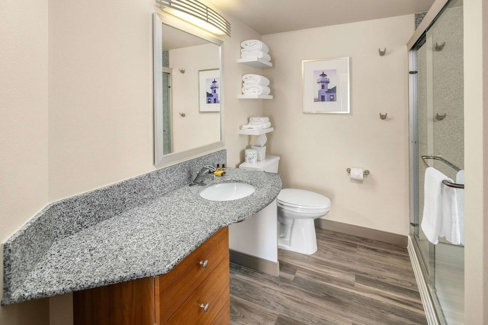 Executive Residency by Best Western Navigator Inn & Suites Suite, 1 King Bed, Non Smoking, Kitchen (Full Kitchen) 2