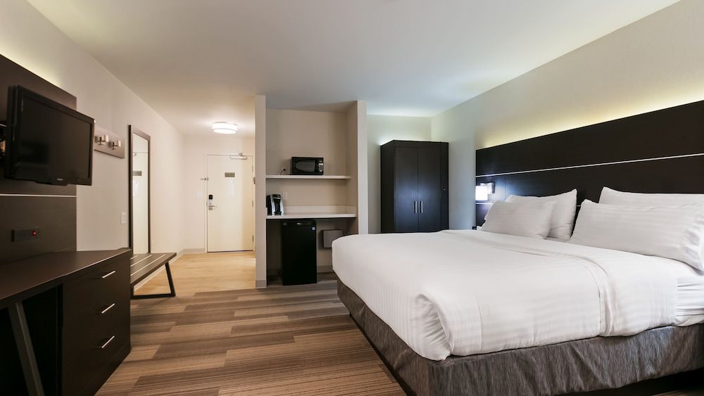 Standard Room, 1 King Bed (Walk-In Shower)