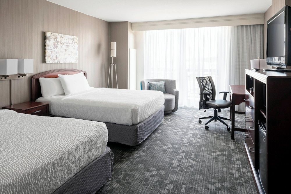 Room, 2 Queen Beds, Non Smoking (Mobility/Hearing Access, Roll-in Shwr)