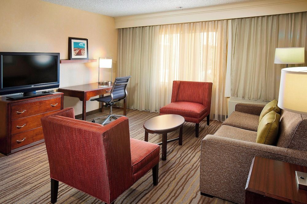 Courtyard by Marriott North Seattle/Lynnwood Suite, 1 King Bed with Sofa bed 4