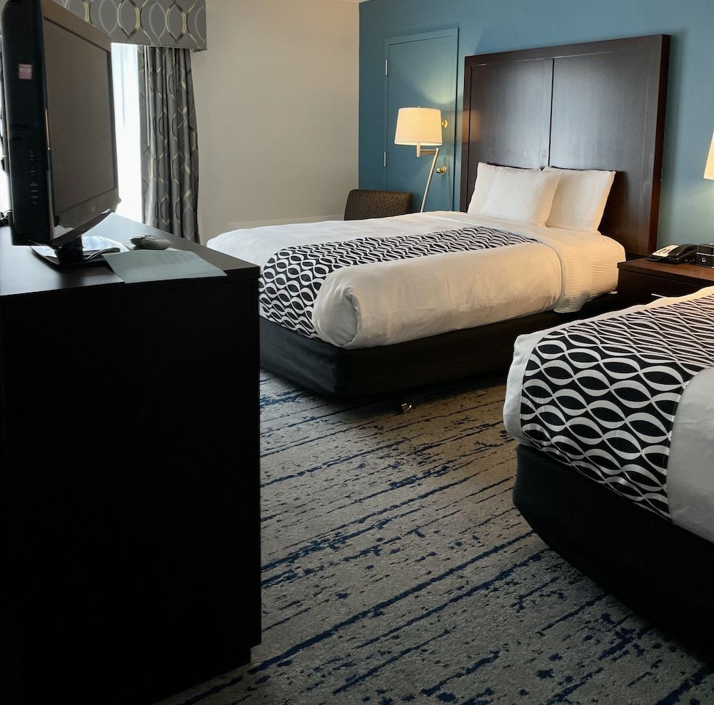 La Quinta Inn by Wyndham Lynnwood Room, 2 Queen Beds, Accessible, Non Smoking (Mobillity) 9