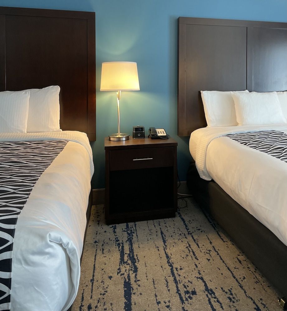 La Quinta Inn by Wyndham Lynnwood Room, 2 Queen Beds, Accessible, Non Smoking (Mobillity) 8