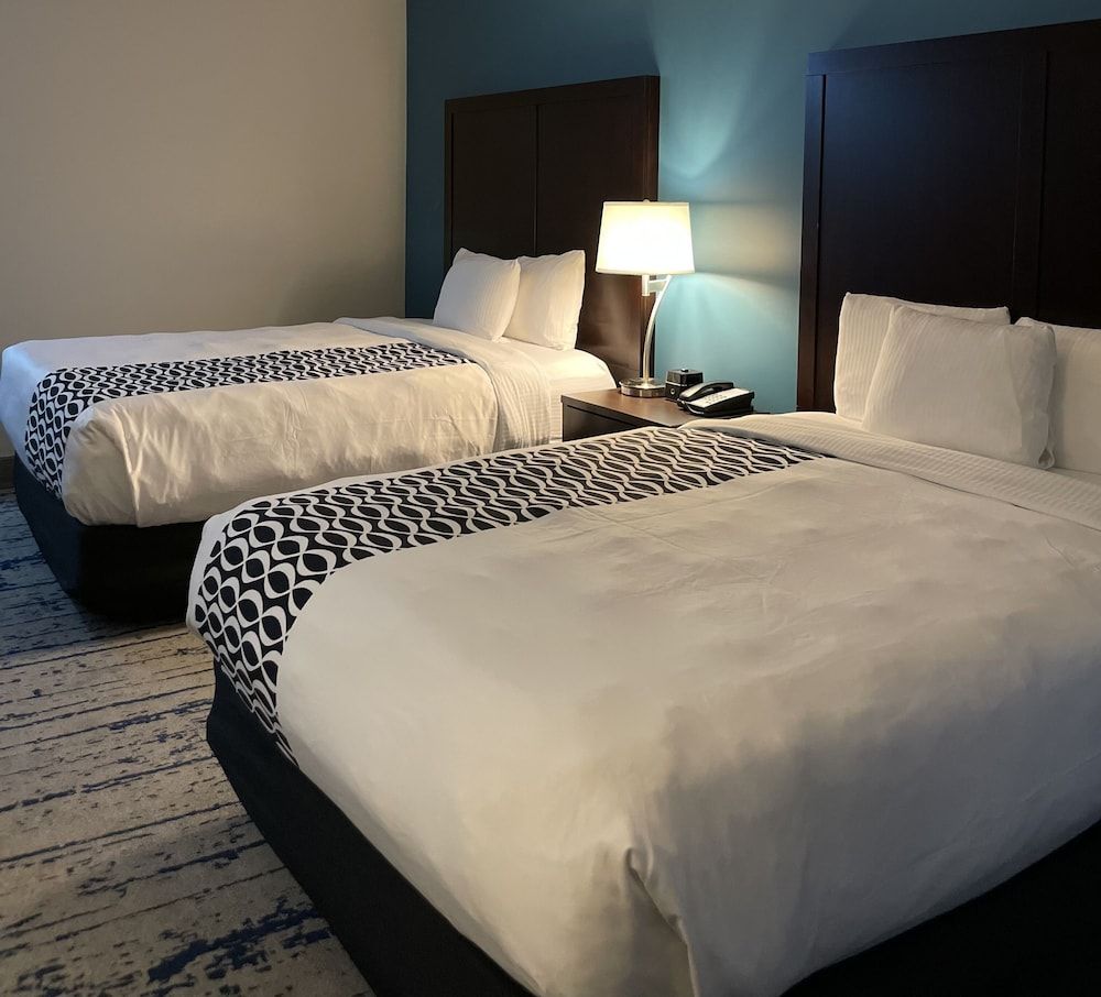 La Quinta Inn by Wyndham Lynnwood Room, 2 Queen Beds, Non Smoking 8
