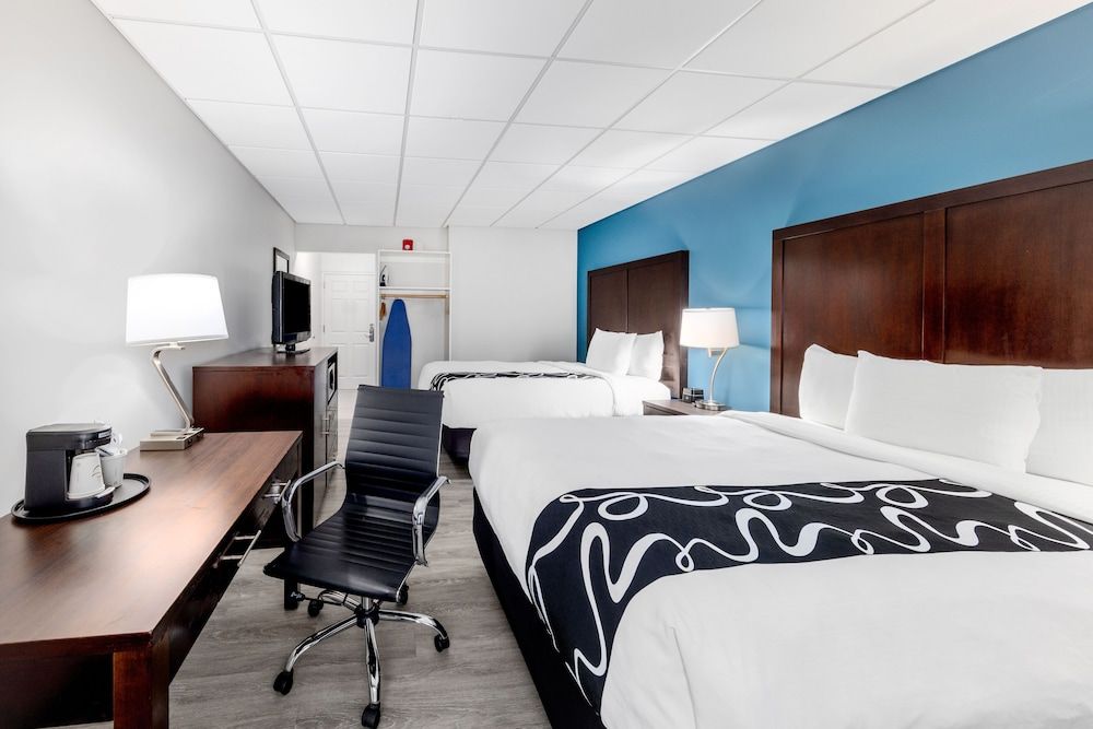 La Quinta Inn by Wyndham Lynnwood Room, 2 Queen Beds, Accessible, Non Smoking (Mobillity) 4