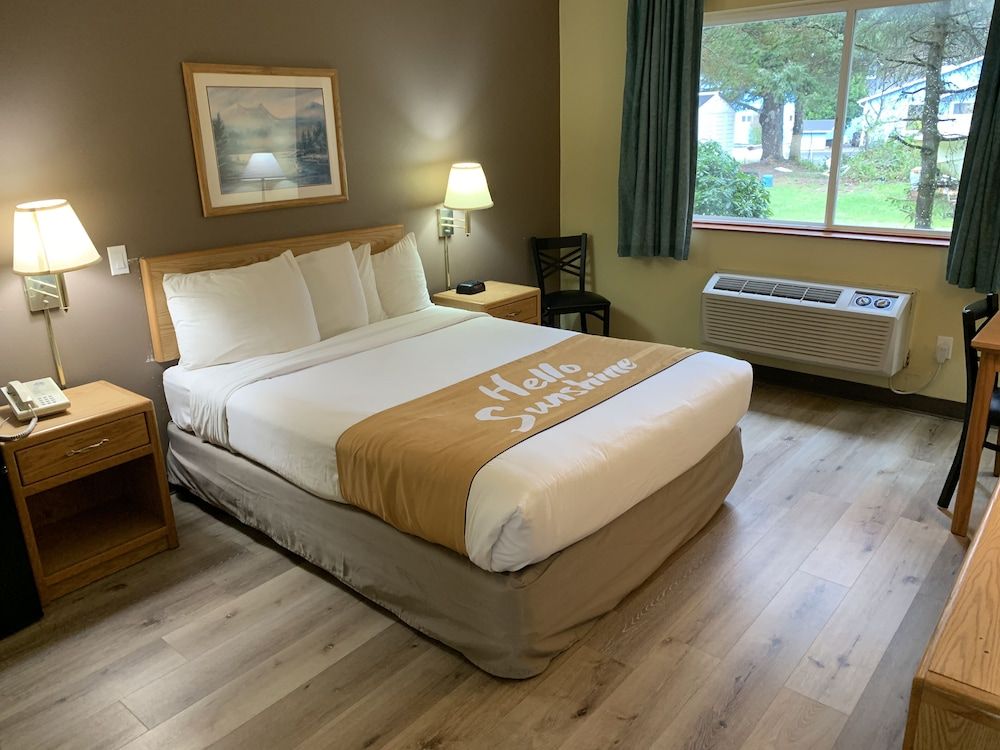 Standard Room, 1 Queen Bed, Accessible