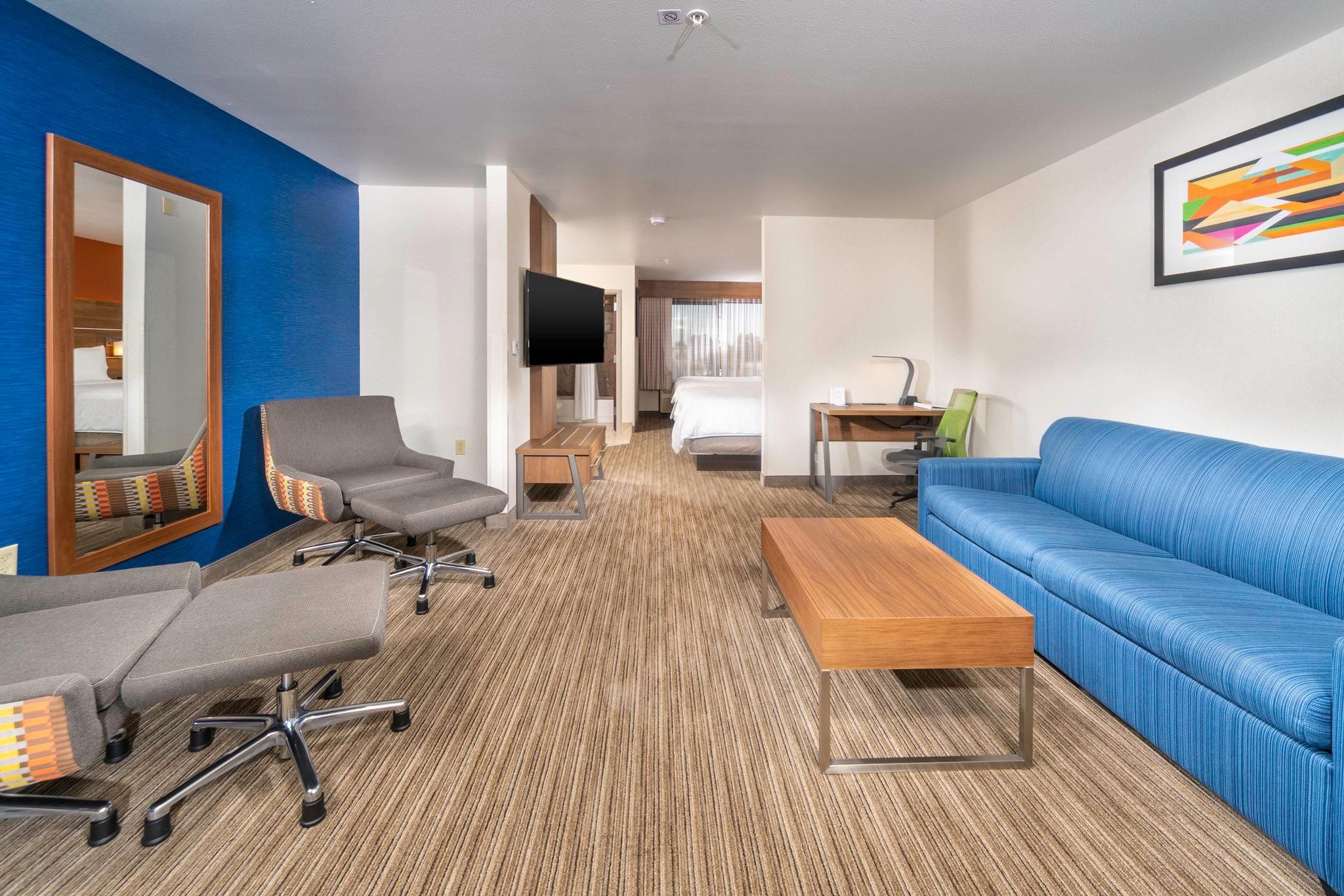 2 Beds Suite Sofa Sleeper Non-Smoking