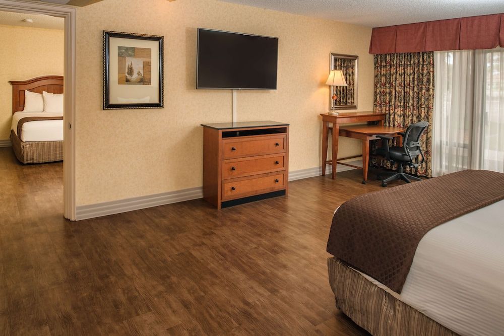 Red Lion Hotel Pasco Airport & Conference Center Room, 1 King Bed, Accessible, Non Smoking 8