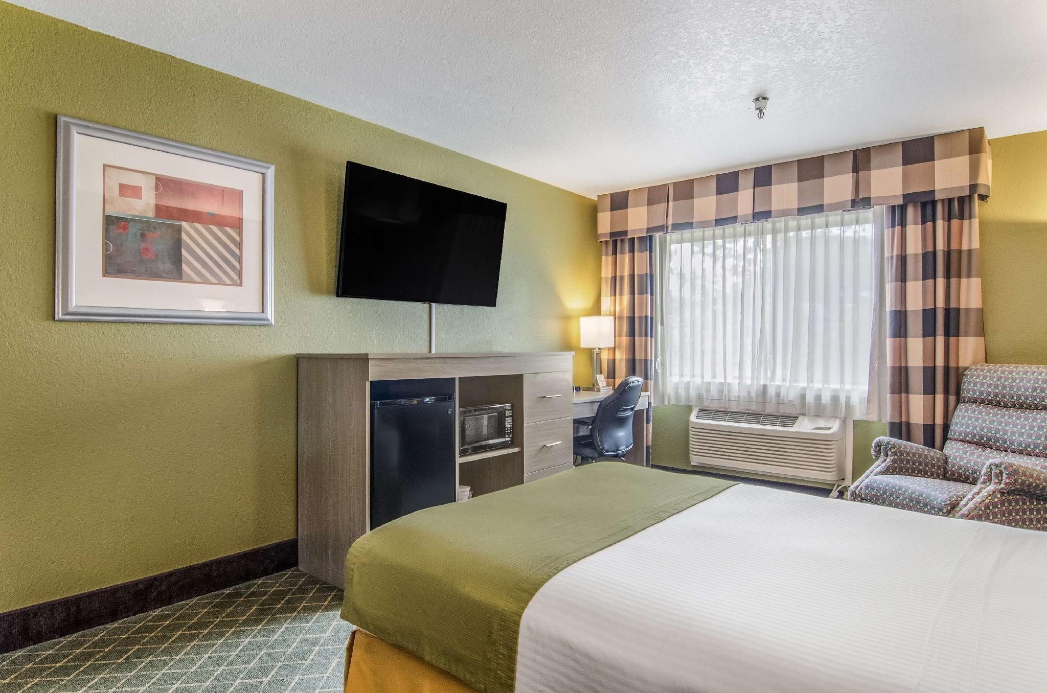 GuestHouse Inn & Suites Poulsbo Accessible 1 Double Bed 2