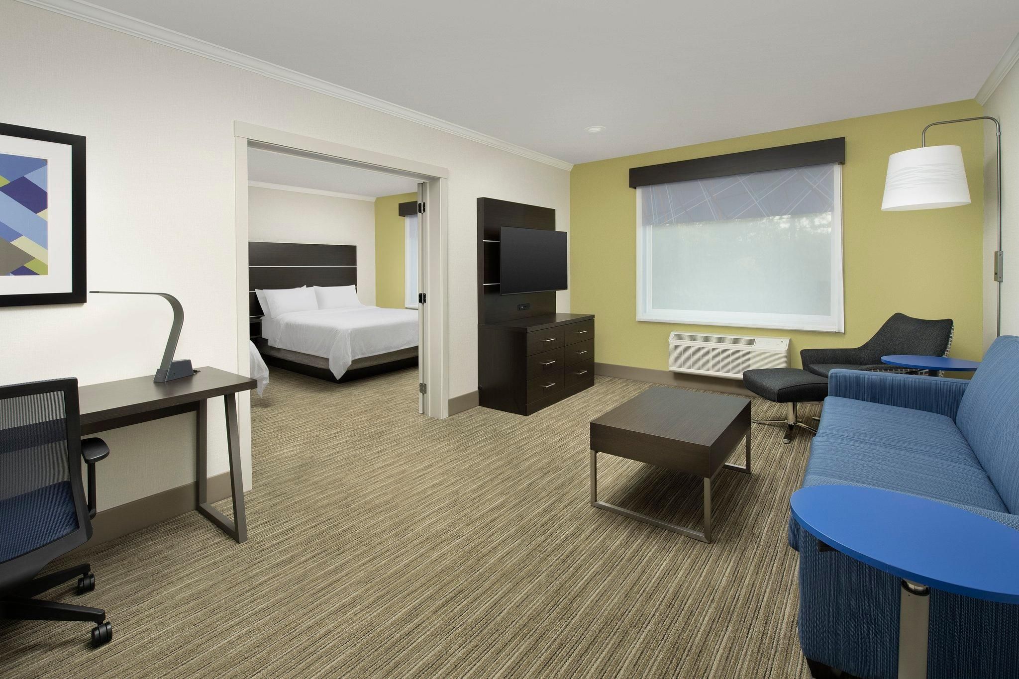 2 Queen Beds 1 Bedroom Suite