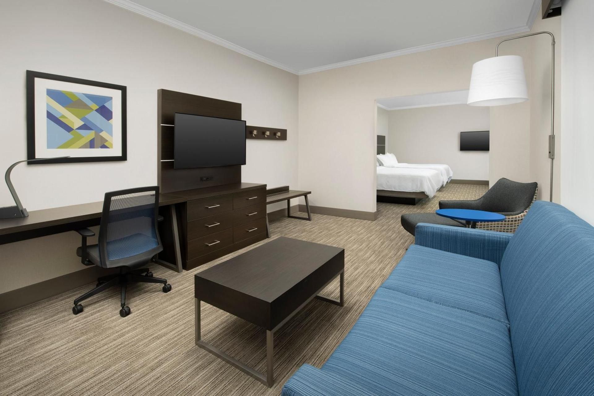 2 Queen Beds 1 Bedroom Suite Walk In Shower