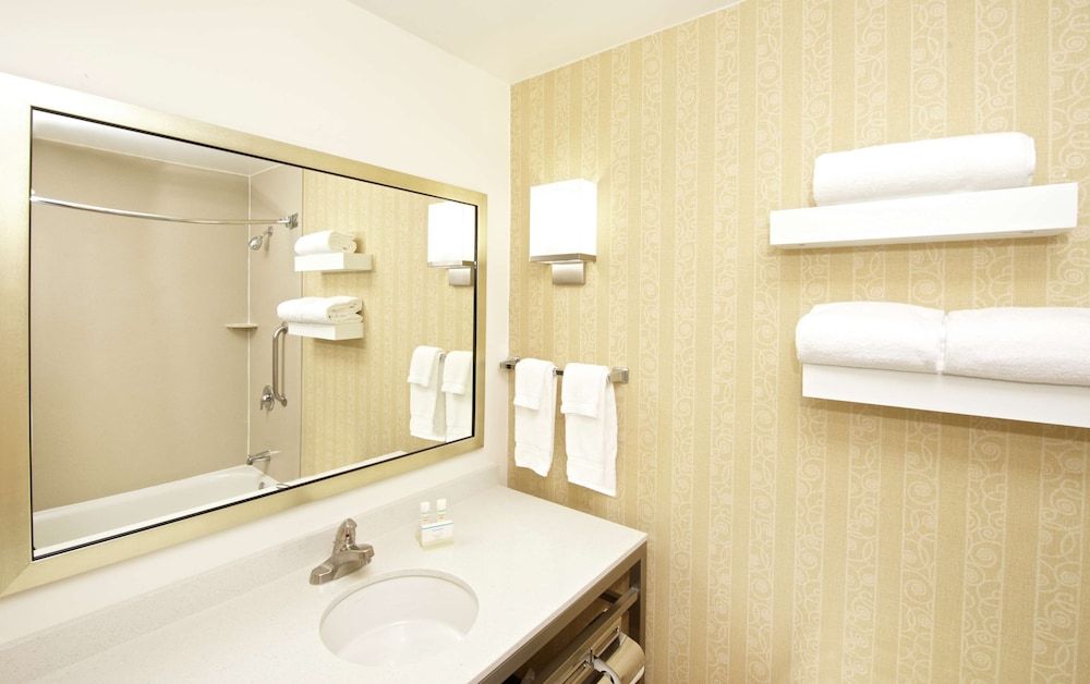 Room, 2 Queen Beds, Non Smoking (Drinks & Snacks)