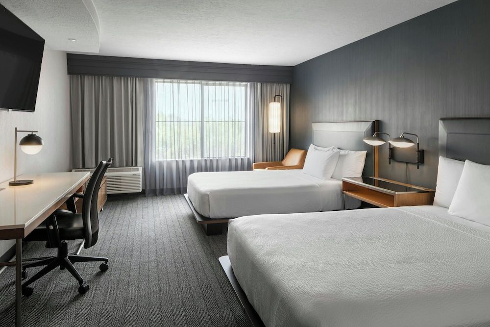Room, 2 Queen Beds, City View