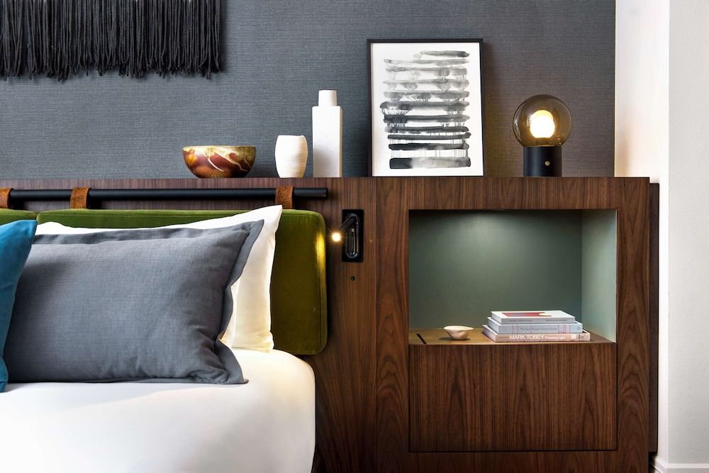 The Alexis Royal Sonesta Hotel Seattle Deluxe Room, 1 King Bed 8