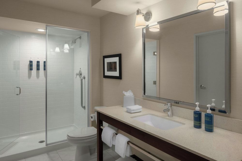 Four Points by Sheraton Downtown Seattle Center Room, 2 Queen Beds 3