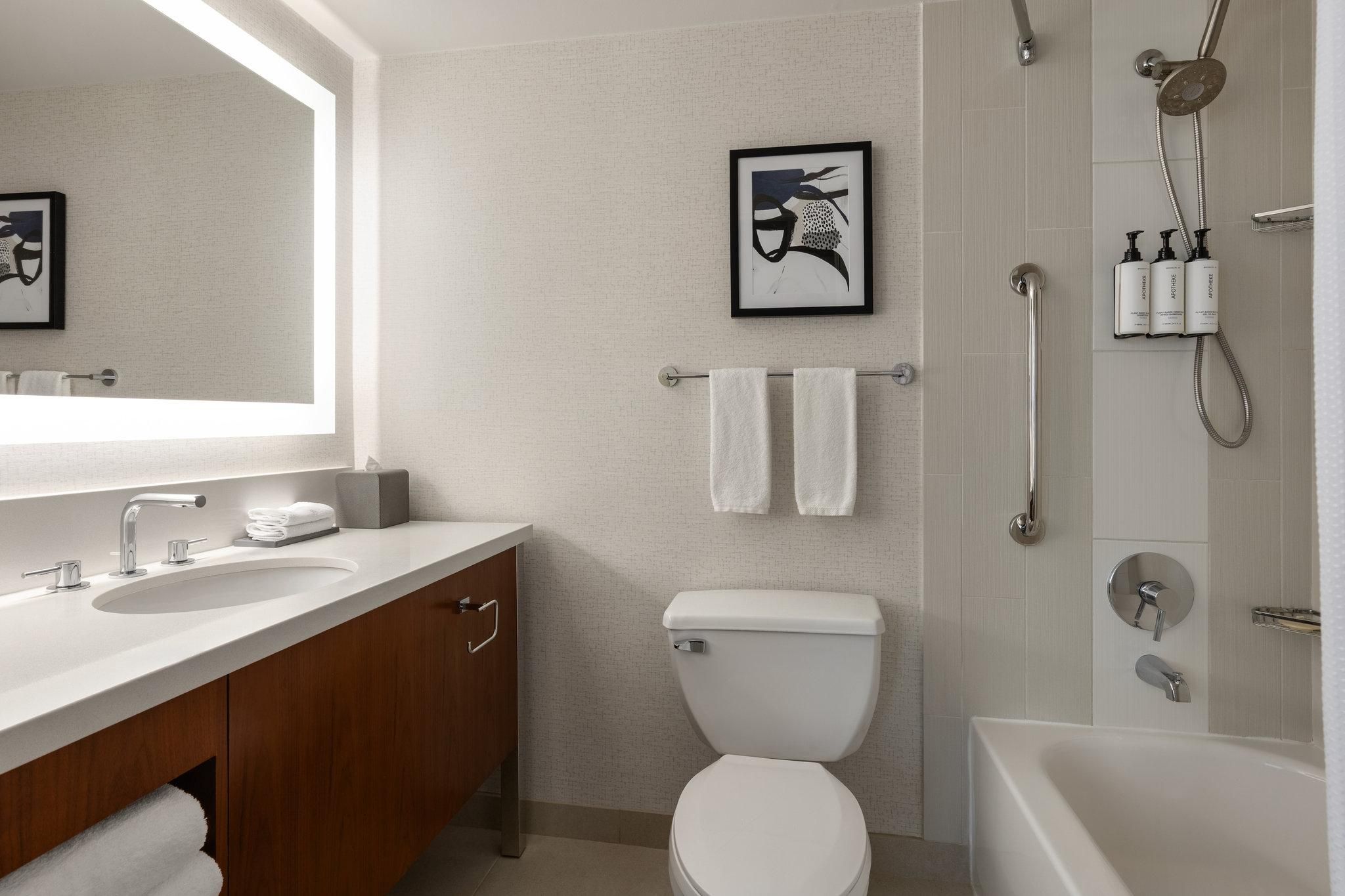 Crowne Plaza Seattle - Downtown by IHG 1 King Standard 3