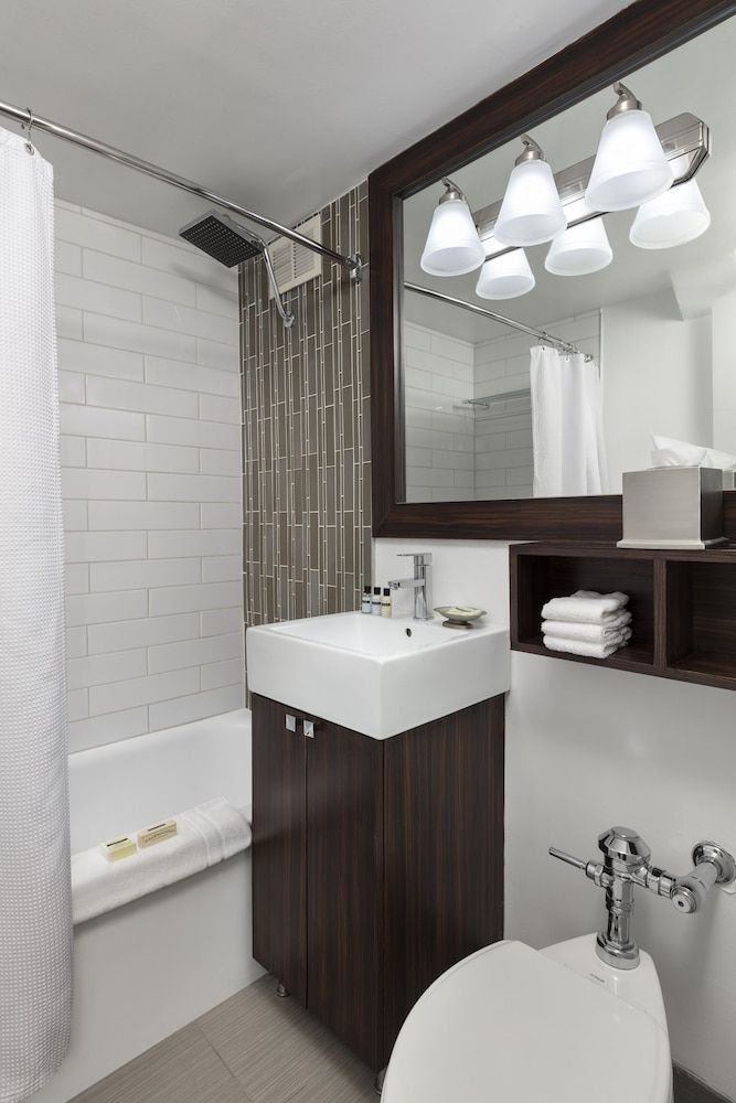 undefined Executive Hotel Pacific 10