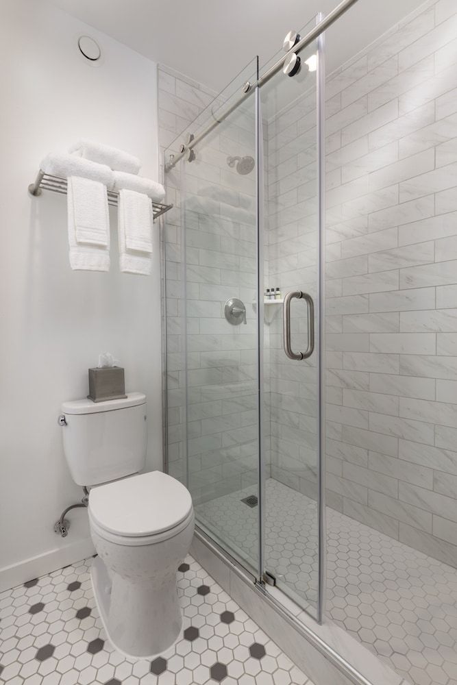 Executive Hotel Pacific Superior Room, 1 King Bed 3