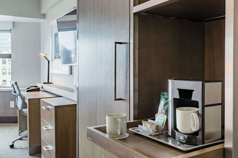 Coast Seattle Downtown Hotel by APA Room, 1 King Bed, Accessible 5