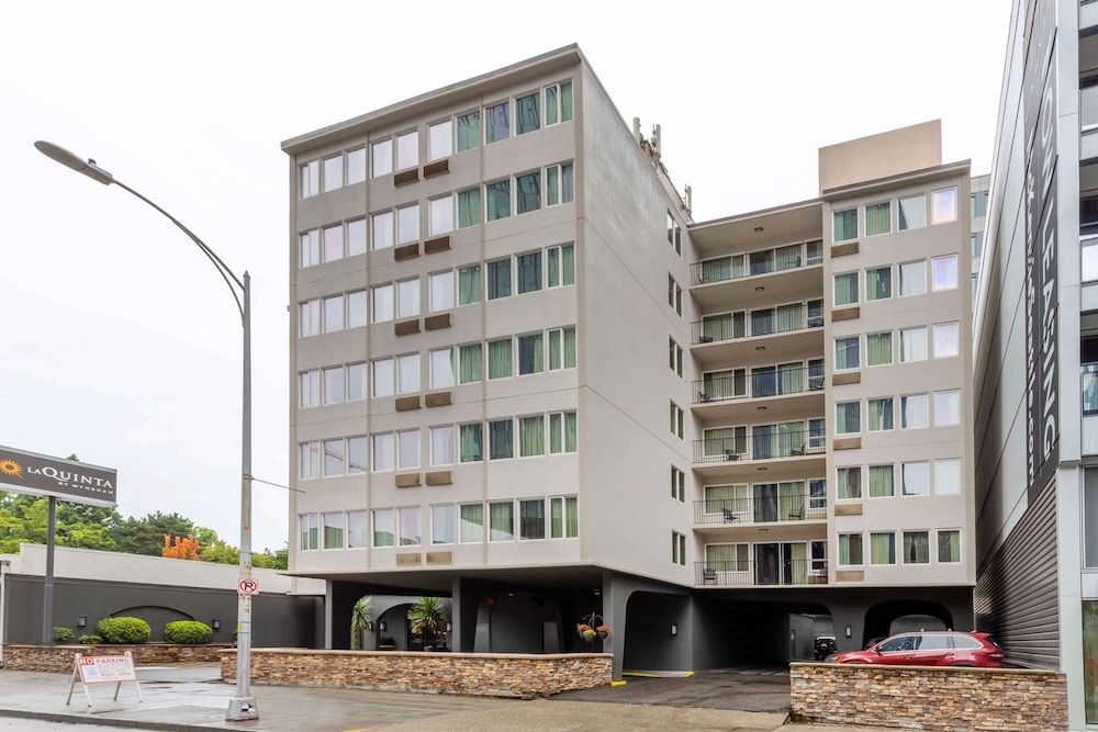 undefined La Quinta Inn & Suites by Wyndham Seattle Downtown 2