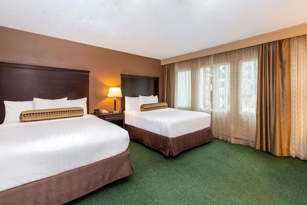undefined La Quinta Inn & Suites by Wyndham Seattle Downtown 9
