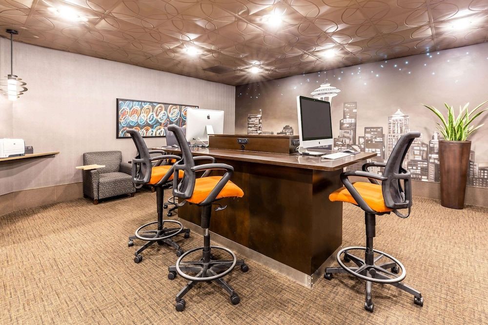 undefined La Quinta Inn & Suites by Wyndham Seattle Downtown 8