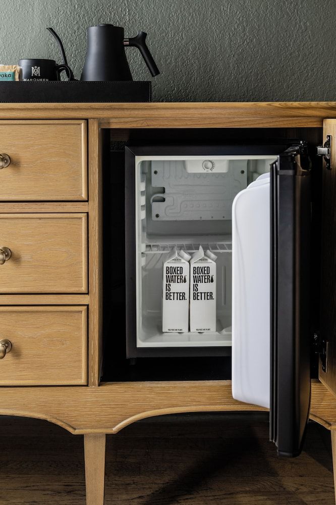 MarQueen Hotel Deluxe Room, 1 King Bed 5