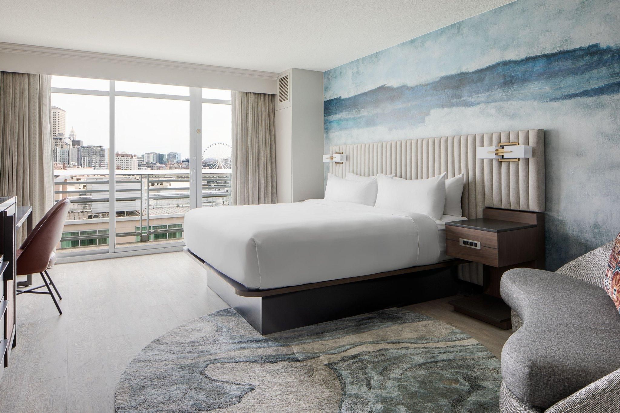 Guest room, 1 King, Partial water view