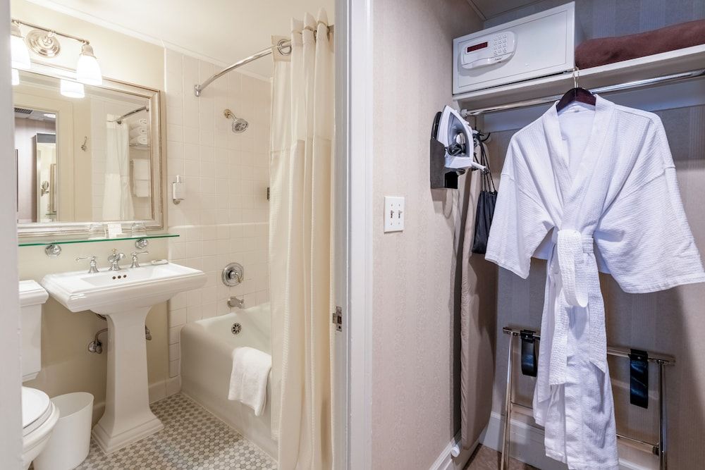 undefined Mayflower Park Hotel 9
