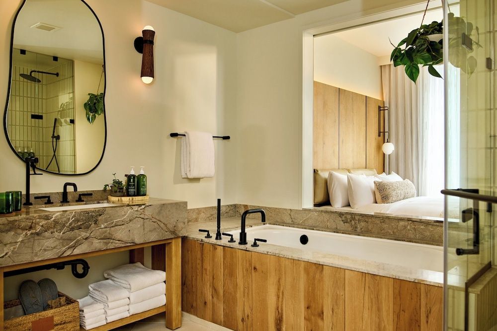 1 Hotel Seattle City King, 1 King Bed 3