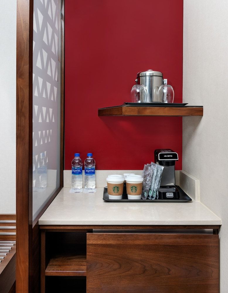 Sheraton Grand Seattle Room, 1 King Bed (Hearing Accessible) 3