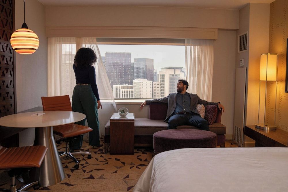 Sheraton Grand Seattle Room, 1 King Bed (Hearing Accessible) 2