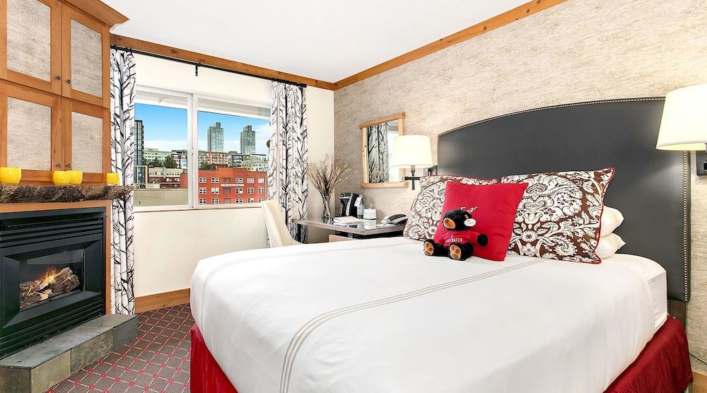 The Edgewater Hotel City View Queen